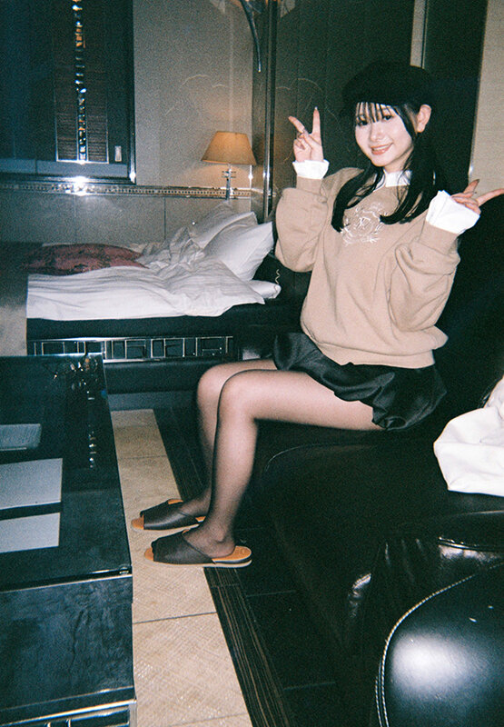 【学生服 静河】会社では大人しめな理系女子の静河さんにいきなりラブホデートに誘われ…初めからヤル気マンマンだったような小悪魔スマイルで何度も射精と中出しを求めてきた。｜1jera00011