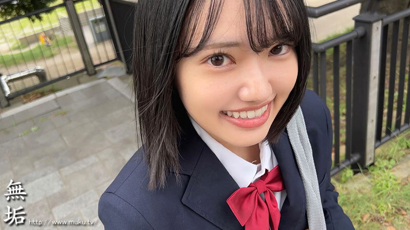 【美少女 八坂凪】背伸びざかりの制服少女は修学旅行を抜け出してパパ世代おじさんとベロチューデート。そのままホテルに籠って何度も、何度も、中出しセックスでオトナを感じました。 八坂凪｜mudr00365