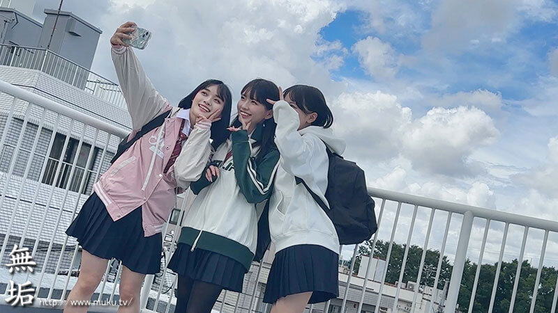 【潮吹き 柏木こなつ・花音うらら・雫月心桜】私たち、気持ちいいことに鬼ハマり中。 とある日のオフパコ中出し乱交｜mukd00525