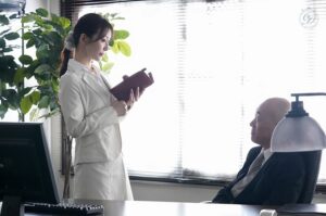 【DAHLIA】人妻秘書 机の下の密かなクンニ情事―。 小沢菜穂❤人妻